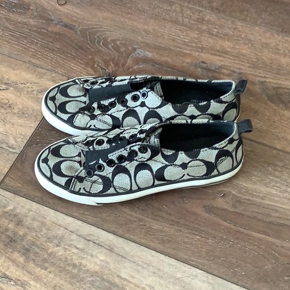 Coach Logo Tennis shoes 🖤🖤🖤Good condition - Picture 5 of 6